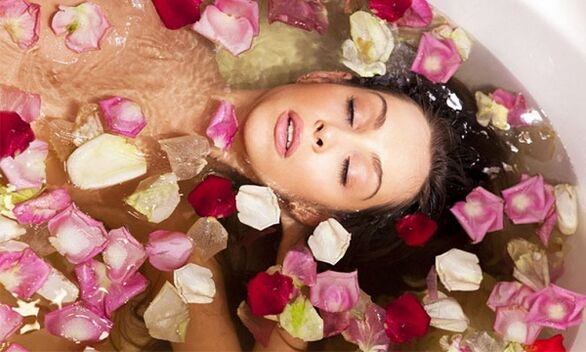 Tomar baños de aceite para agrandar los senos.